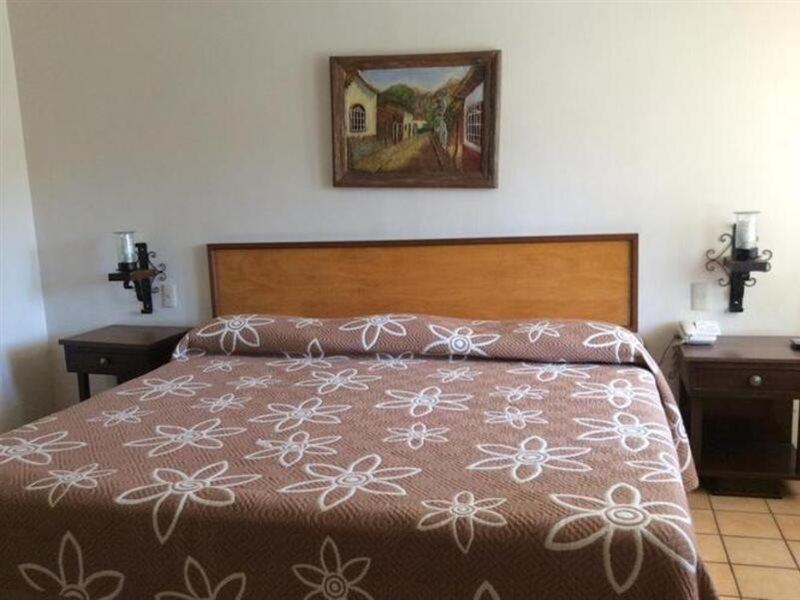 Hotel Isabel Guadalajara Bagian luar foto