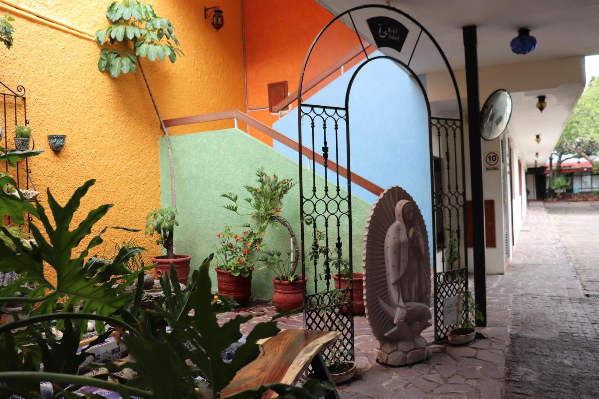 Hotel Isabel Guadalajara Bagian luar foto