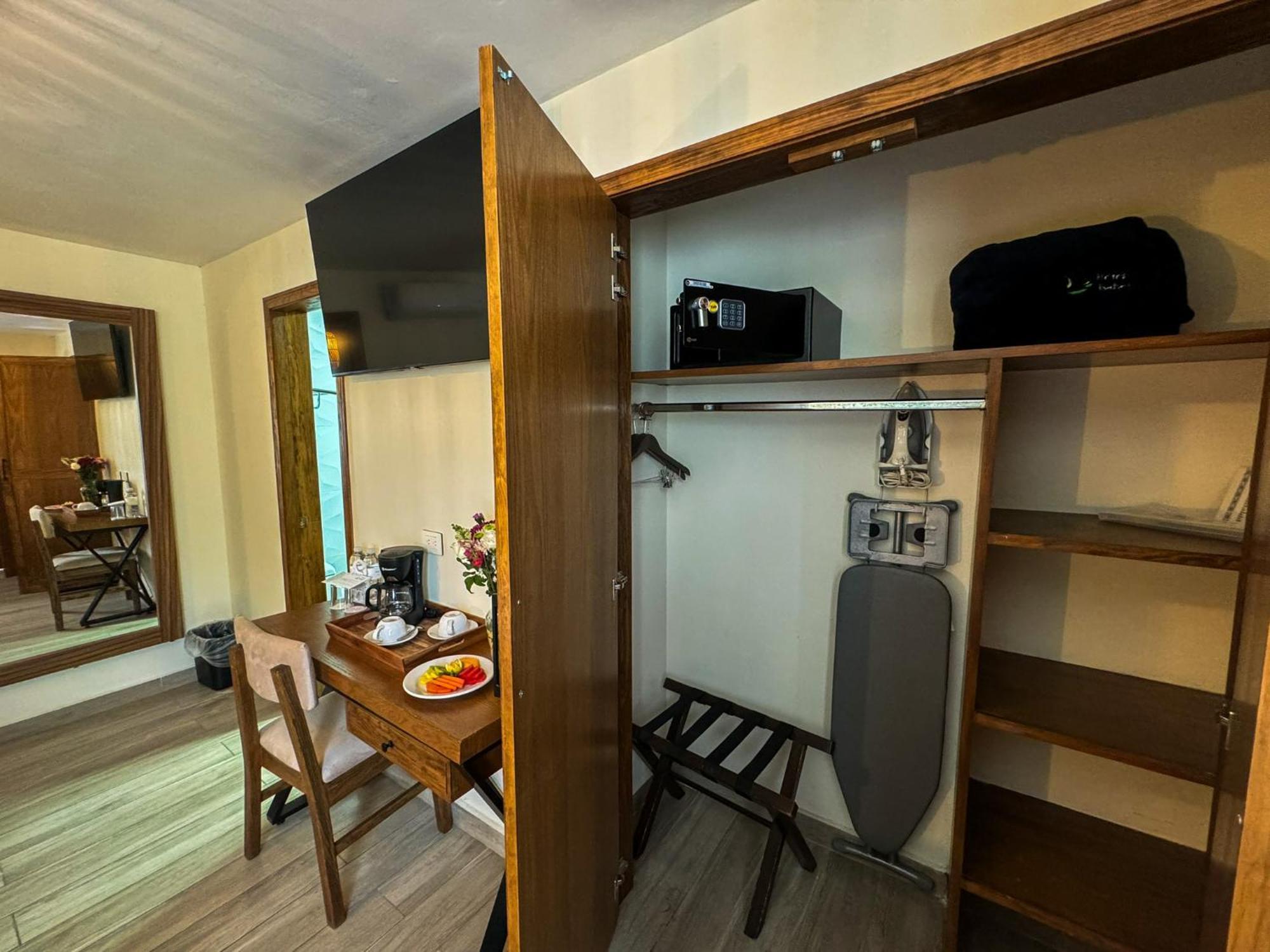 Hotel Isabel Guadalajara Bagian luar foto