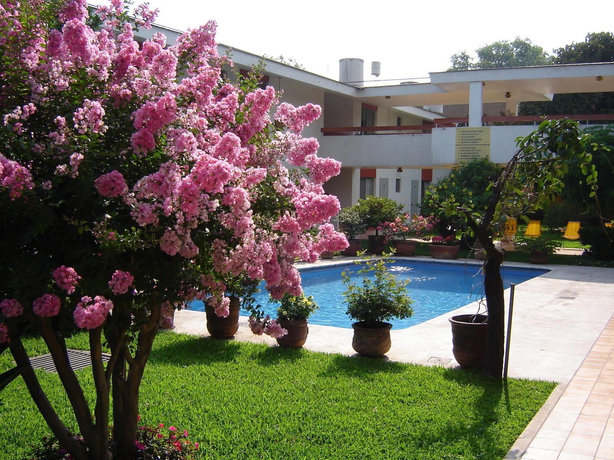 Hotel Isabel Guadalajara Bagian luar foto